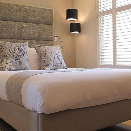 לינה וארוחת בוקר Boutique Barclay House London Townhouse - West London, Kensington, Chelsea, Fulham מראה חיצוני תמונה